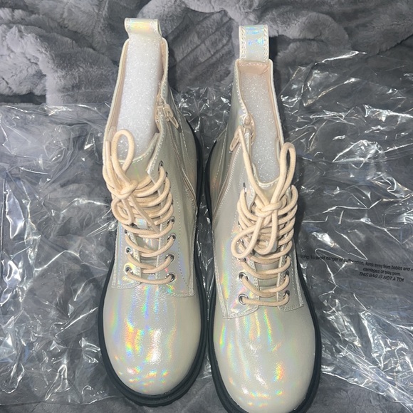 Urban outfitter iridescent boots - Picture 7 of 10